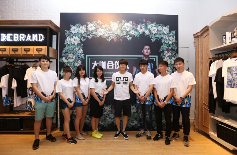 FJ第五空间武汉(hàn)万达(dá)汉街开业